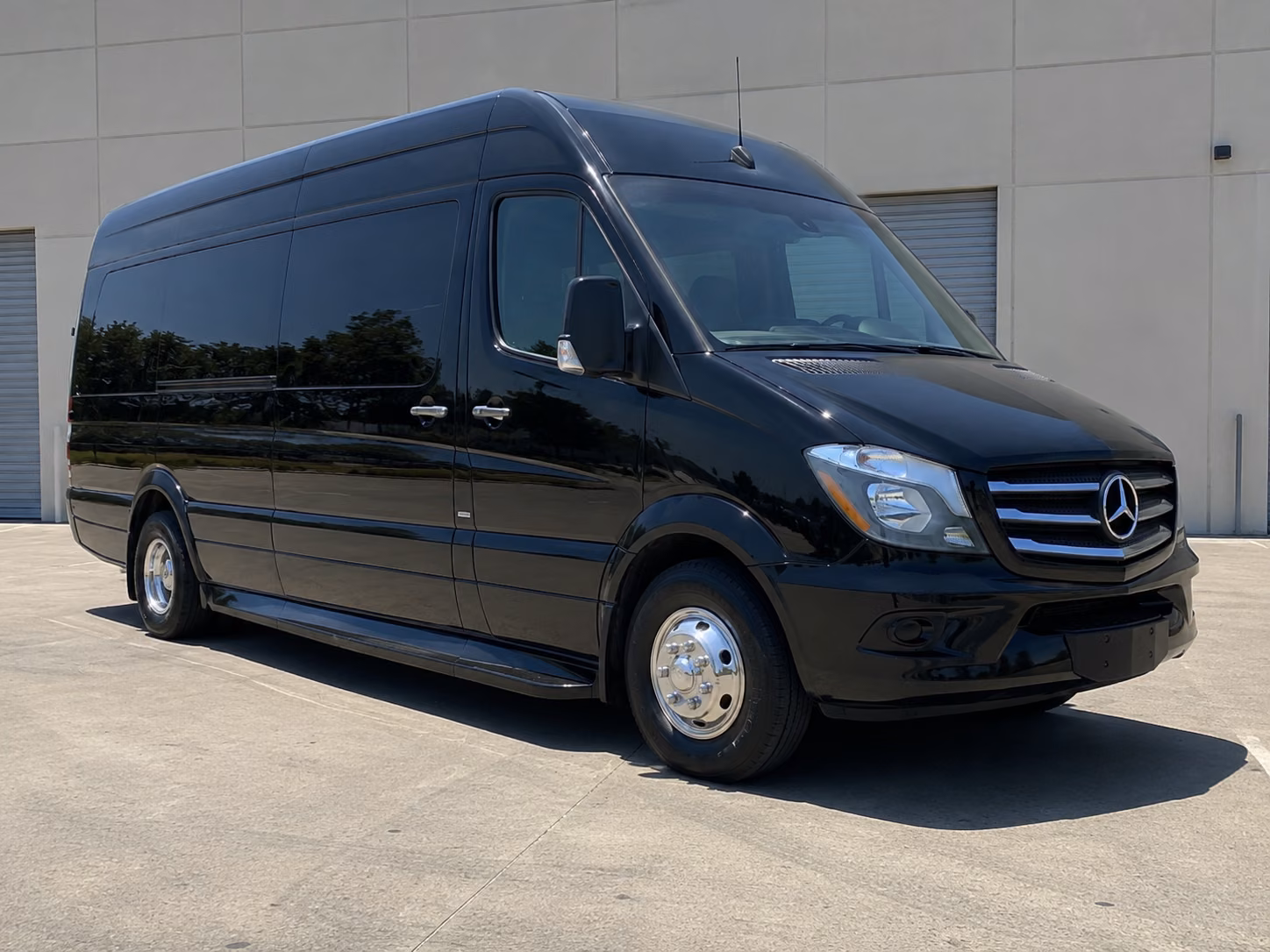 find the perfect transportation for your next airport transfer 3