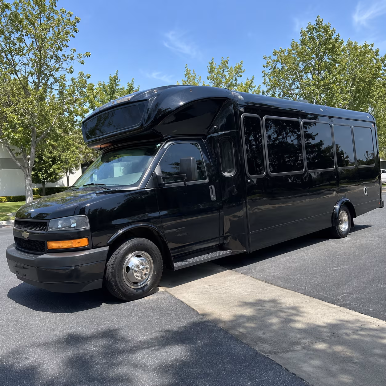 perris 15 passenger party bus