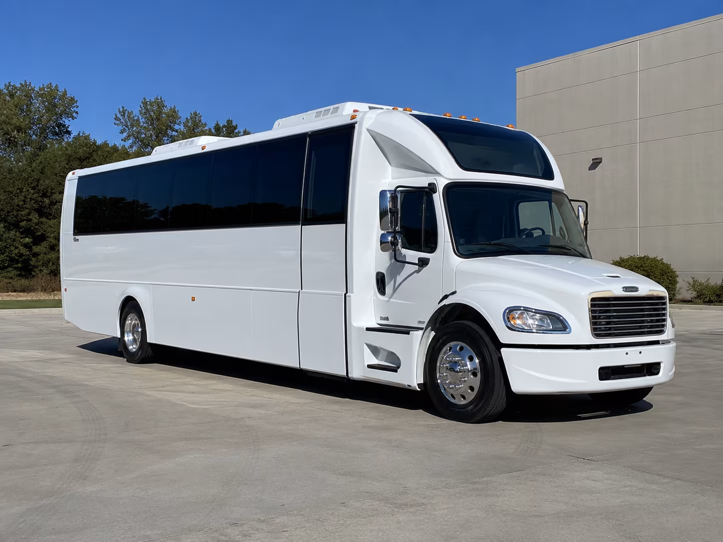 perris 28 passenger party bus